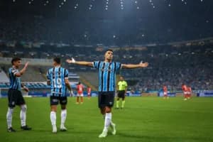 Suárez no Grêmio - Foto Internet Suárez no Grêmio - Foto Internet