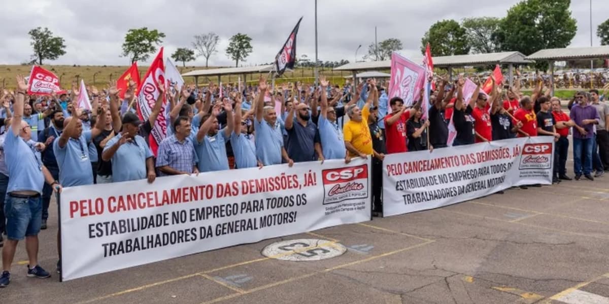 Trabalhadores mantêm greve até que GM cumpra decisão para cancelar mais de 830 demissões (Foto: Divulgação/Sindicato dos Metalúrgicos) Trabalhadores mantêm greve até que GM cumpra decisão para cancelar mais de 830 demissões (Foto: Divulgação/Sindicato dos Metalúrgicos)