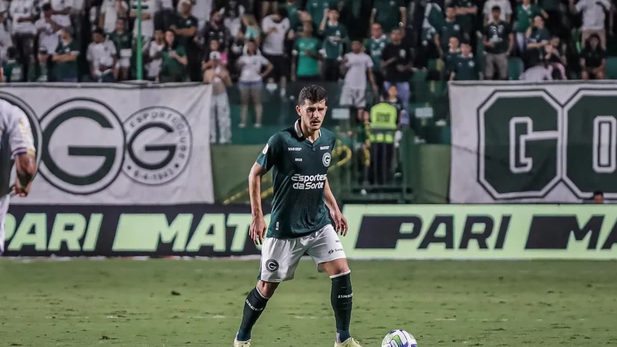 Hugo assinou com o Corinthians após fim de contrato com o Goiás (Foto: Divulgação) Hugo assinou com o Corinthians após fim de contrato com o Goiás (Foto: Divulgação)
