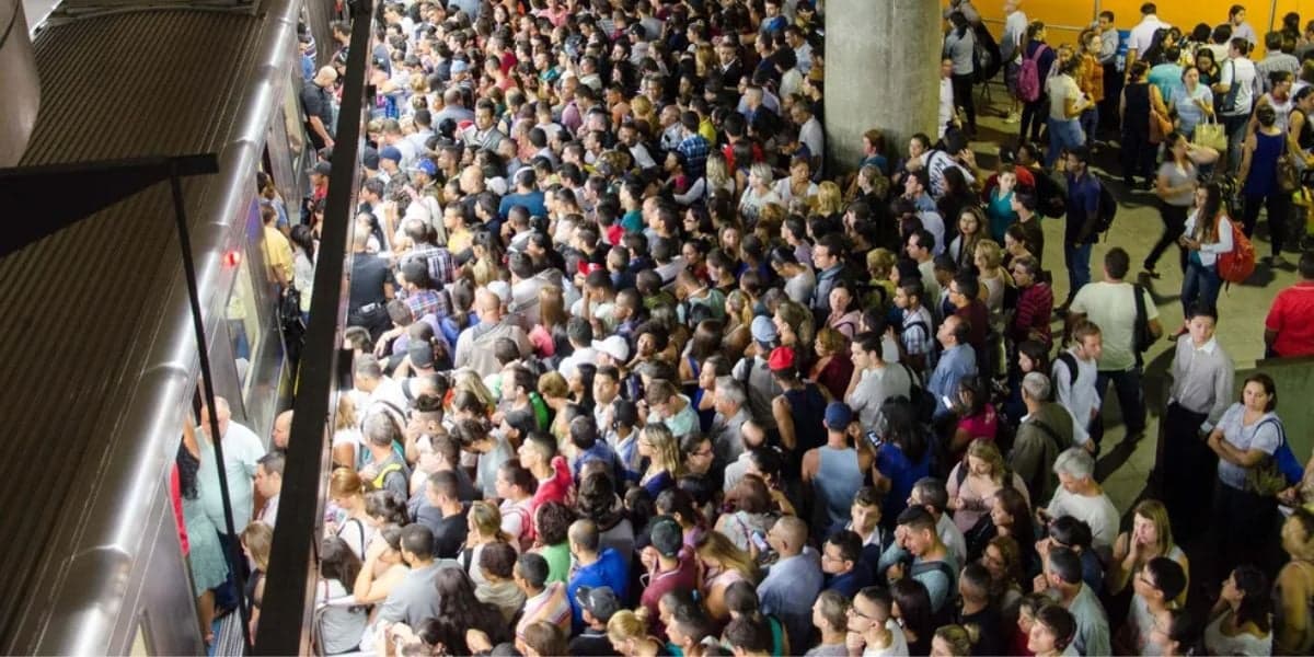 Cerca de 5 milhões de pessoas usam metrô e trem diariamente em SP (Reprodução: Internet) Cerca de 5 milhões de pessoas usam metrô e trem diariamente em SP (Reprodução: Internet)