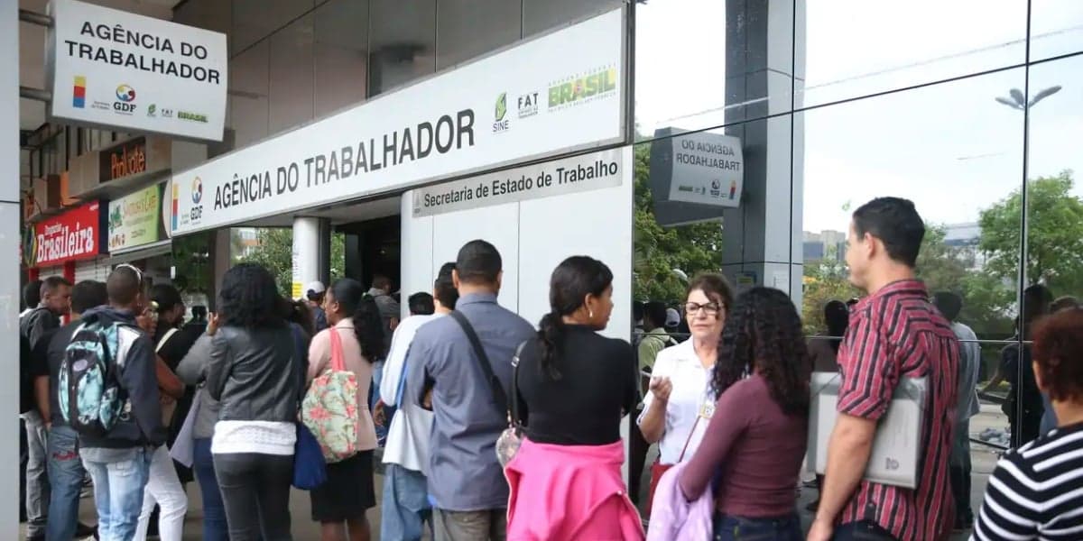 Fila para solicitar seguro-desemprego (Foto: José Cruz/Agência Brasil) Fila para solicitar seguro-desemprego (Foto: José Cruz/Agência Brasil)