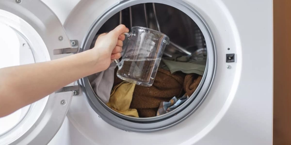 Milhares estão colocando VINAGRE na máquina de lavar ao lavar roupa por motivo EXCELENTE - Foto: Internet Milhares estão colocando VINAGRE na máquina de lavar ao lavar roupa por motivo EXCELENTE - Foto: Internet
