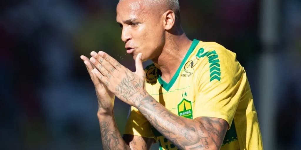 Deyverson pode fechar com grande clube do Brasil (Foto: Reprodução/ Internet) Deyverson pode fechar com grande clube do Brasil (Foto: Reprodução/ Internet)