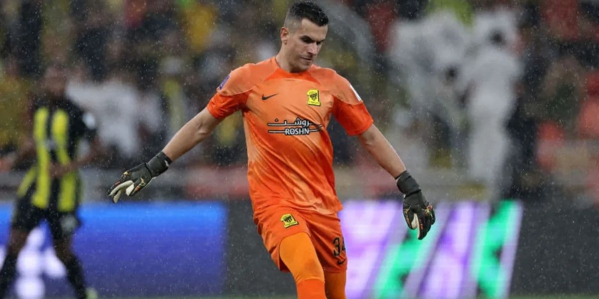 Retorno triunfal ao Brasil após 5 anos: Contratação estelar de Marcelo Grohe chega voando em gigante da Série A - (Foto Internet) Retorno triunfal ao Brasil após 5 anos: Contratação estelar de Marcelo Grohe chega voando em gigante da Série A - (Foto Internet)