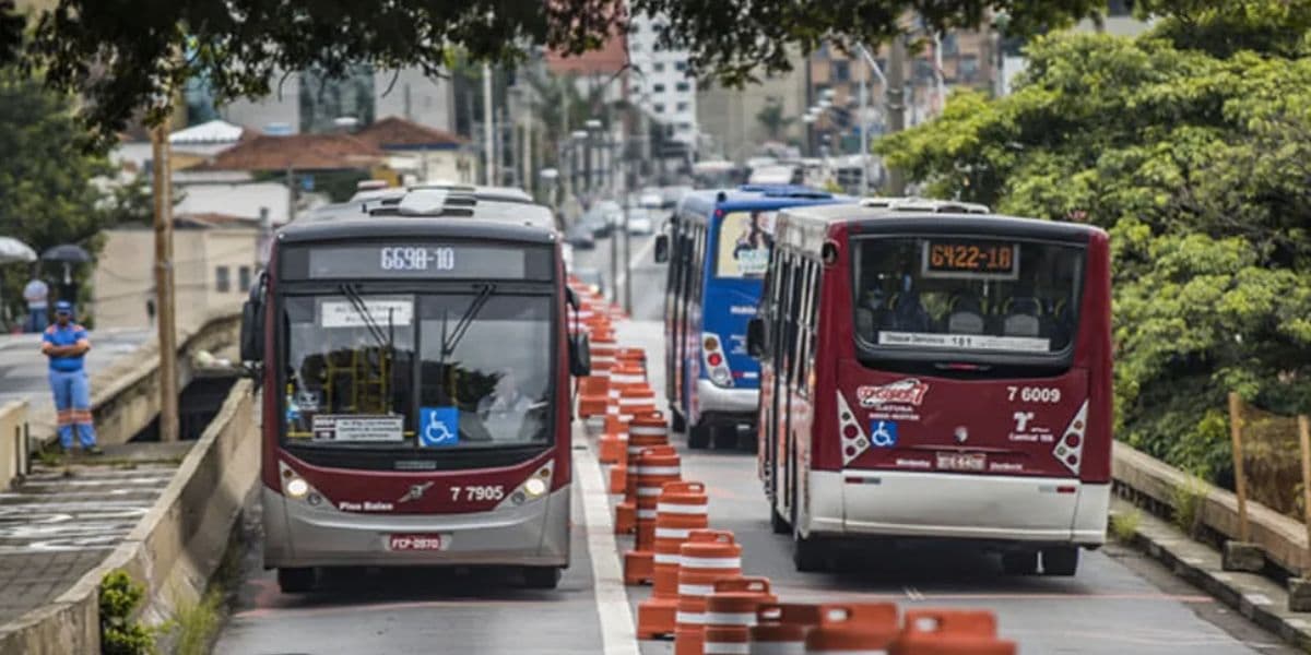 Ônibus na Avenida Santo Amaro (Foto: Reprodução / Chello Fotógrafo) Ônibus na Avenida Santo Amaro (Foto: Reprodução / Chello Fotógrafo)