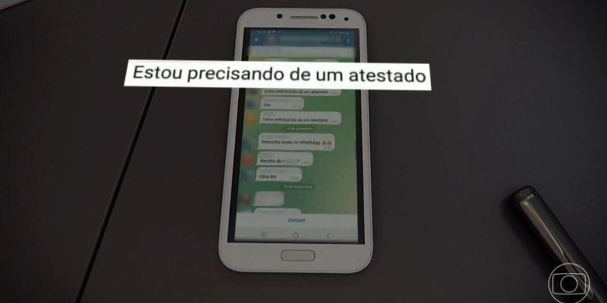 Pessoa pedindo atestado médico falso (Foto: Reprodução / Globo)