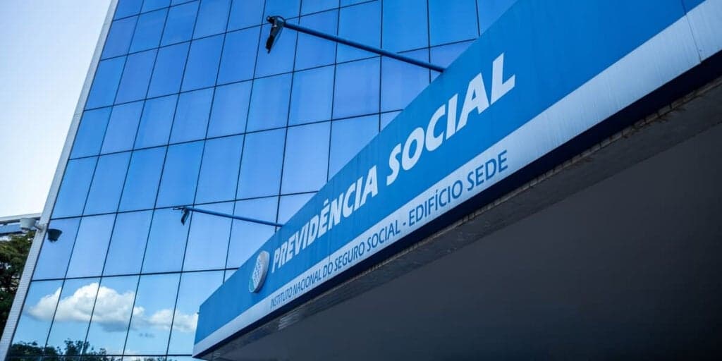 Aposentados do INSS em êxtase: 2 novas leis são anunciadas com AUMENTO para todos que recebem do órgão