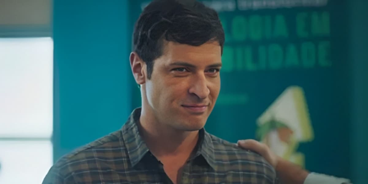 Marino (Leandro Lima) mudou depois de conhecer Lucinda em "Terra e Paixão" (Foto: Reprodução/TV Globo) Marino (Leandro Lima) mudou depois de conhecer Lucinda em "Terra e Paixão" (Foto: Reprodução/TV Globo)