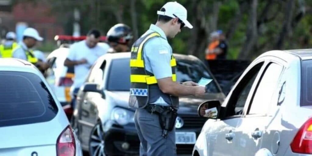 Alerta de multa GRAVÍSSIMA: Motoristas que não fizerem este procedimento terão rombo de R$ 1.400 mil na conta