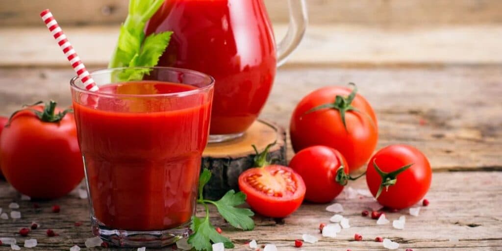 Suco de tomate é bom ao combate a pressão alta e colesterol (Reprodução: Internet) Suco de tomate é bom ao combate a pressão alta e colesterol (Reprodução: Internet)
