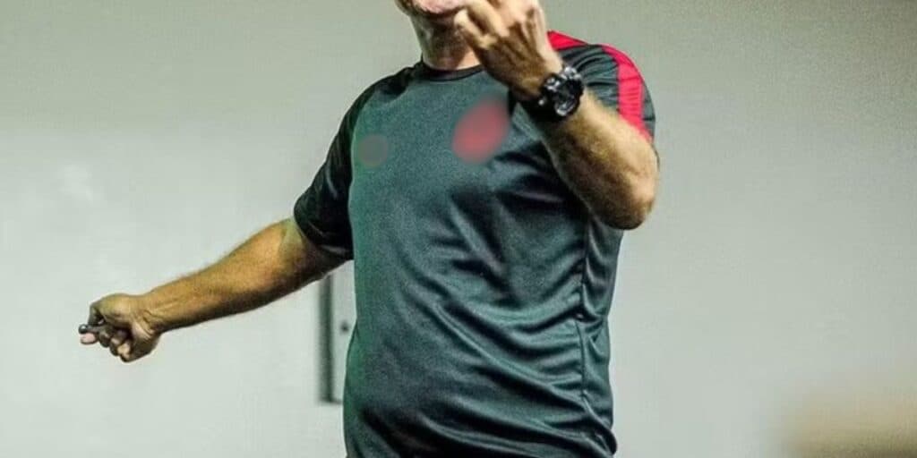 Demissão relâmpago de técnico em janeiro: Escândalo de prisão acaba com adeus definitivo no futebol brasileiro