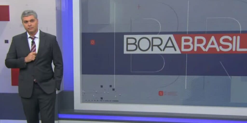 Joel Datena está fora do ar na Band, sendo substituído no Bora Brasil e agora já descobrimos o porquê