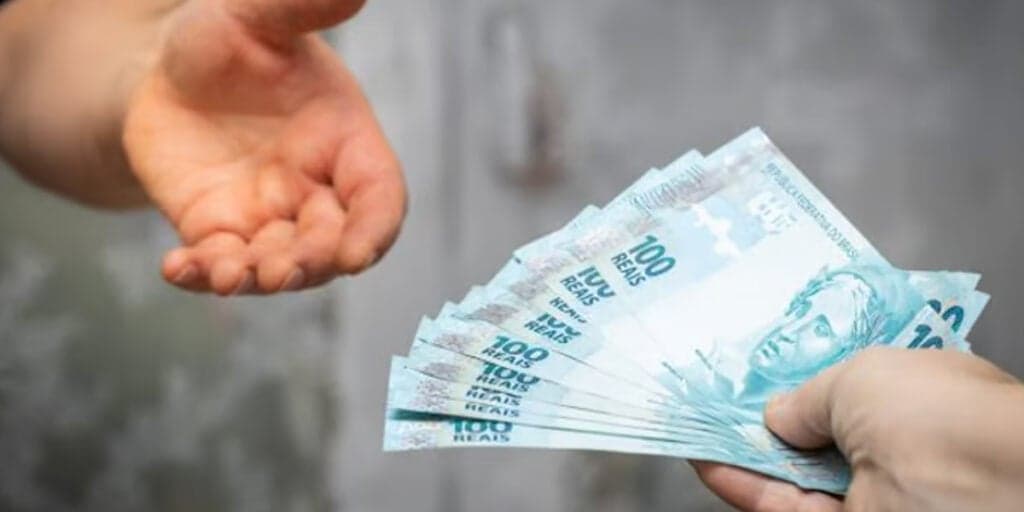 Benefício melhor que o 14º salário: Pagamento de grana EXTRA chega como vitória à lista de CPFs em 2024