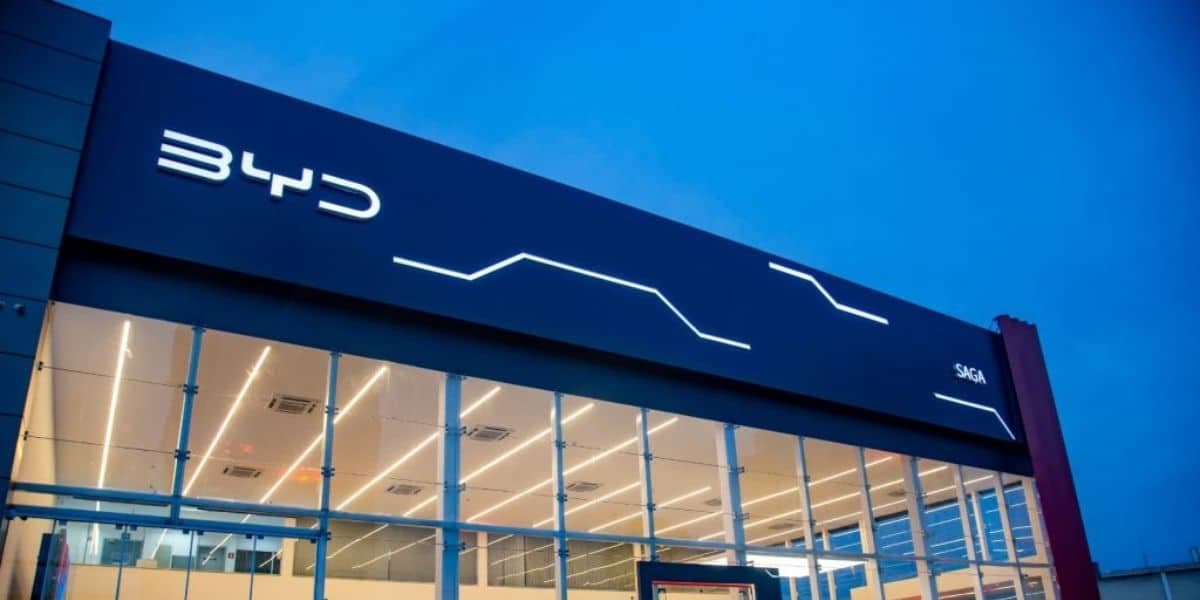 BYD entrou entre as 10 montadoras que mais vendeu nos últimos 2 meses (Reprodução: Internet) BYD entrou entre as 10 montadoras que mais vendeu nos últimos 2 meses (Reprodução: Internet)