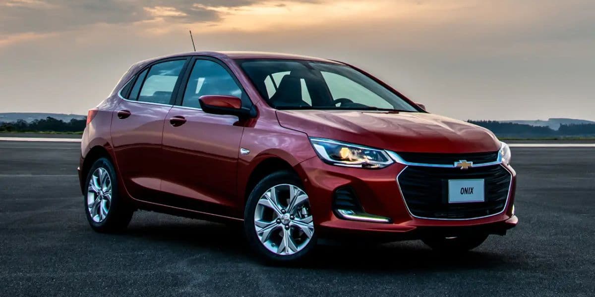 Chevrolet Onix foi o terceiro mais vendido no Brasil em 2023 (Reprodução: Internet) Chevrolet Onix foi o terceiro mais vendido no Brasil em 2023 (Reprodução: Internet)
