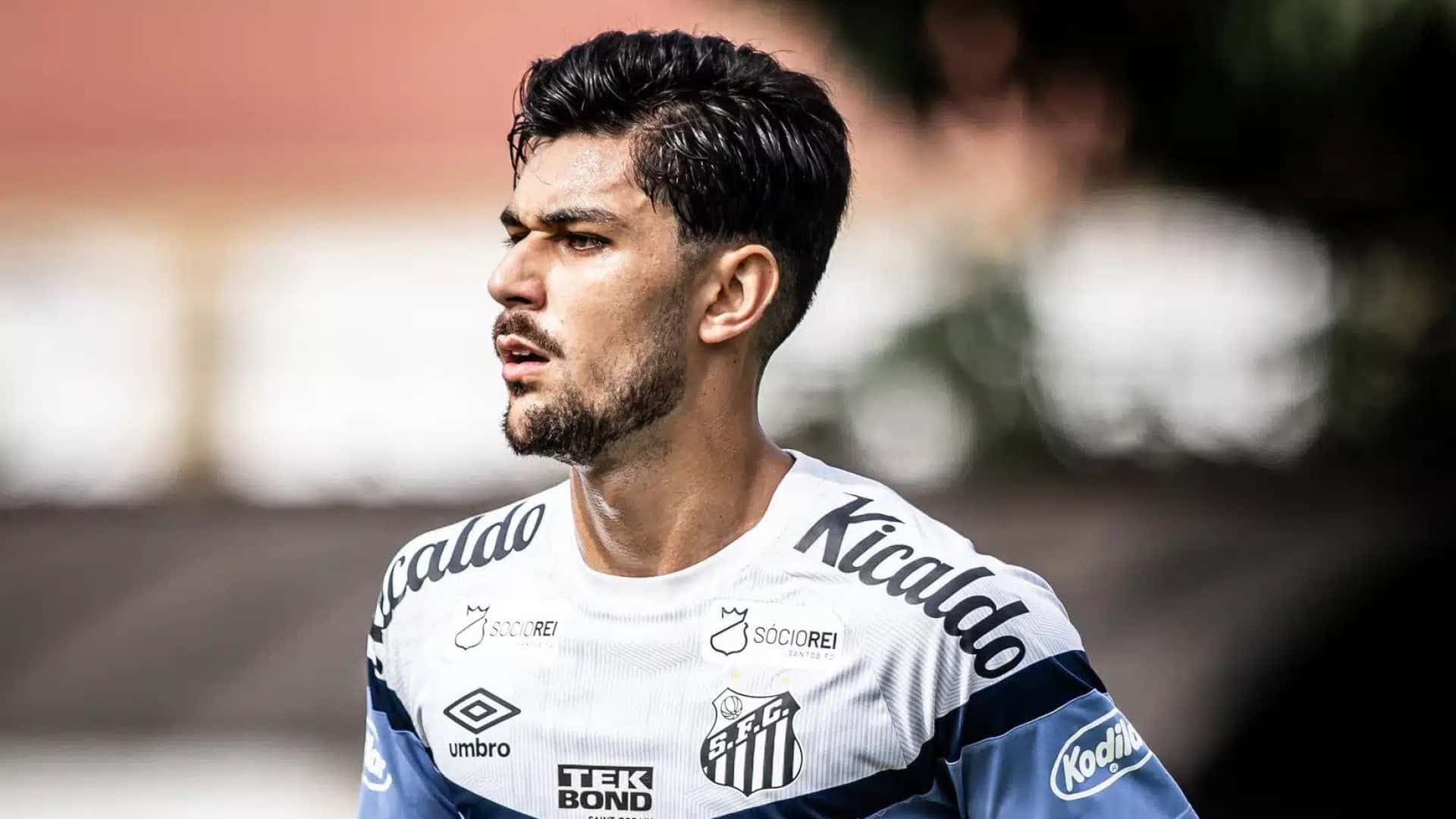 João Basso é o zagueiro que pode está de saída do Santos (Foto: Reprodução/ Internet) João Basso é o zagueiro que pode está de saída do Santos (Foto: Reprodução/ Internet)