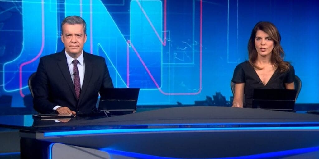 Kovalick e Mariana Gross assumiram a bancada do Jornal Nacional - Foto: Globo Kovalick e Mariana Gross assumiram a bancada do Jornal Nacional - Foto: Globo