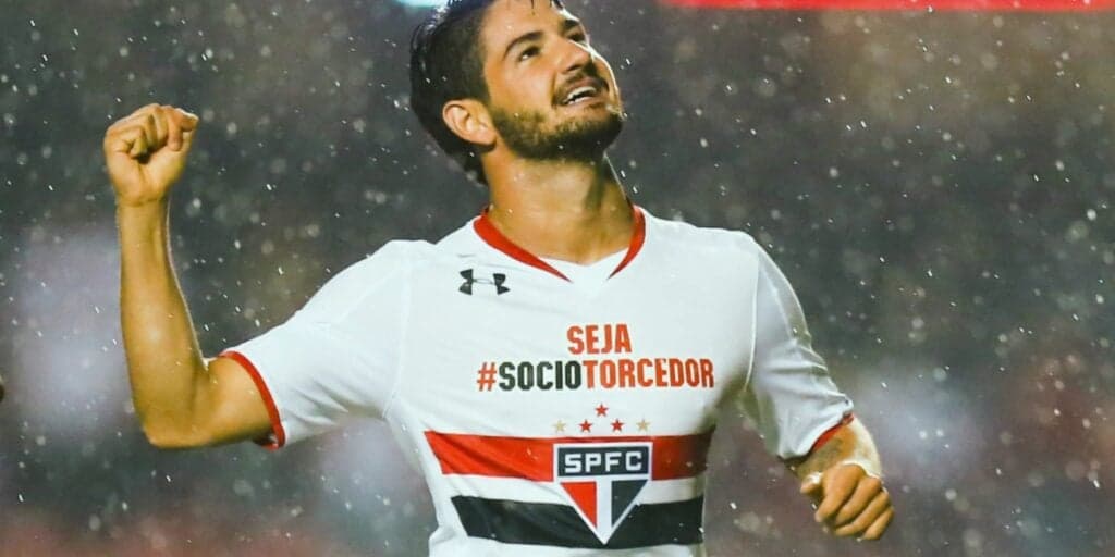 Para alegrar a torcida: Pato, após ser demitido do São Paulo, se aproxima de acordo com clube gigante