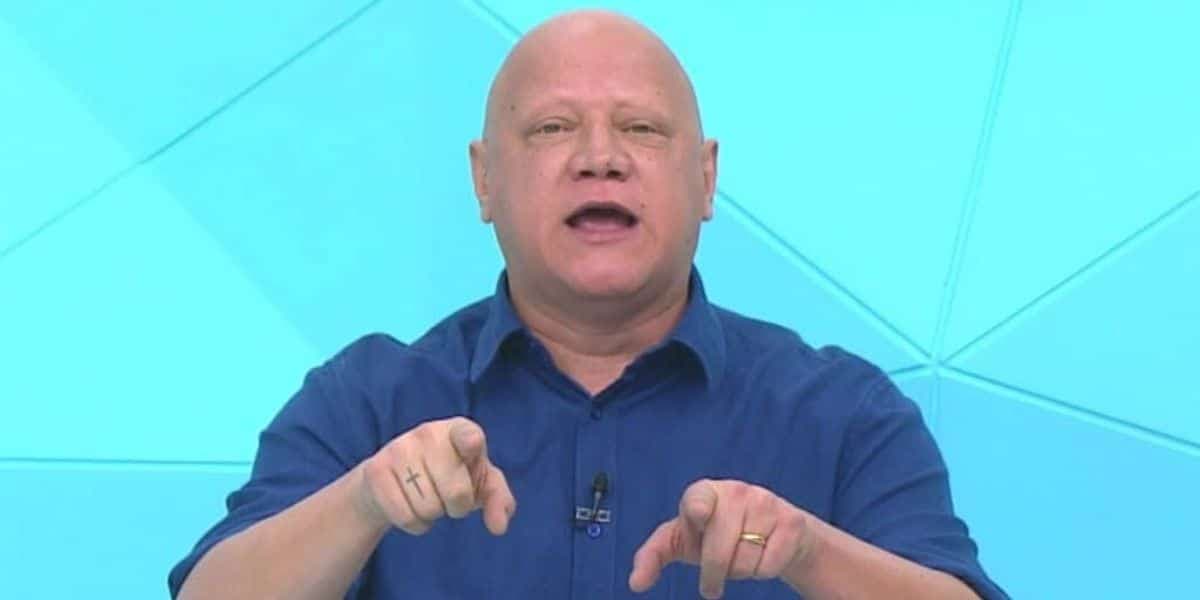 Ronaldo Giovanelli também está de férias (Reprodução: Band) Ronaldo Giovanelli também está de férias (Reprodução: Band)