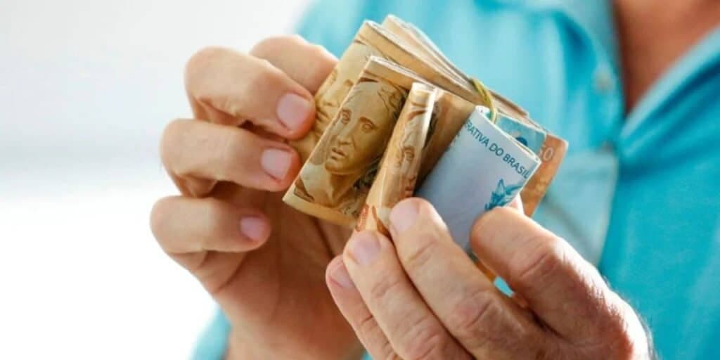 Novo salário mínimo em fevereiro: Como CLT's podem sacar o melhor pagamento de 2024 no BB e Caixa em 3 passos