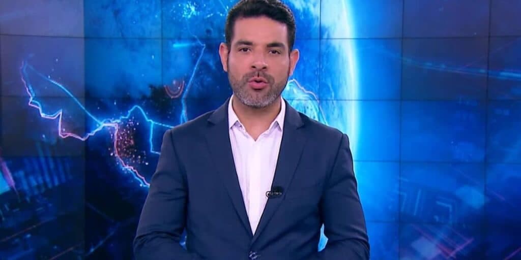 "A gente se apaixonou": Âncora galã do SBT, Darlisson Dutra, vive relação discreta com estrela da Record