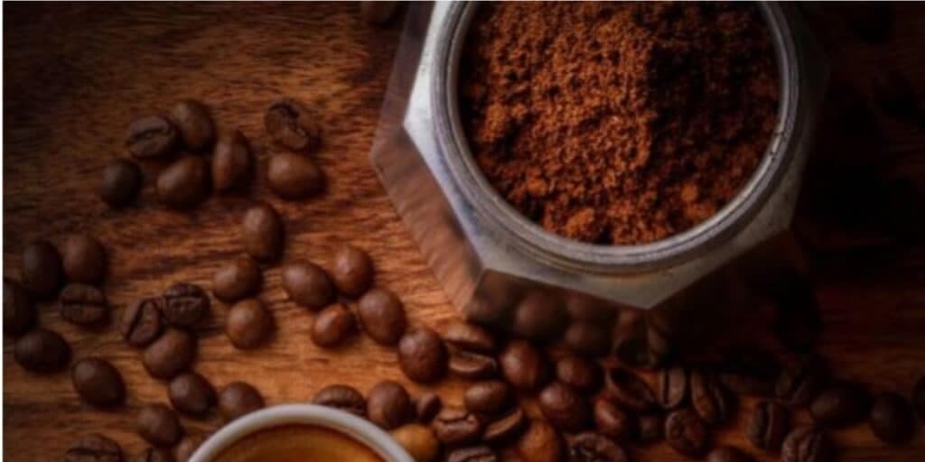 Use café para pintar o cabelo 