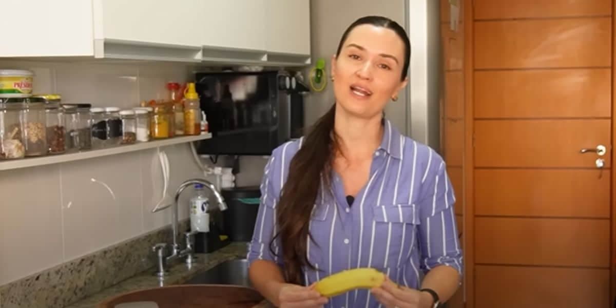 Talita Perosa explica os benefícios de tomar chá de banana (Reprodução: Youtube) Talita Perosa explica os benefícios de tomar chá de banana (Reprodução: Youtube)