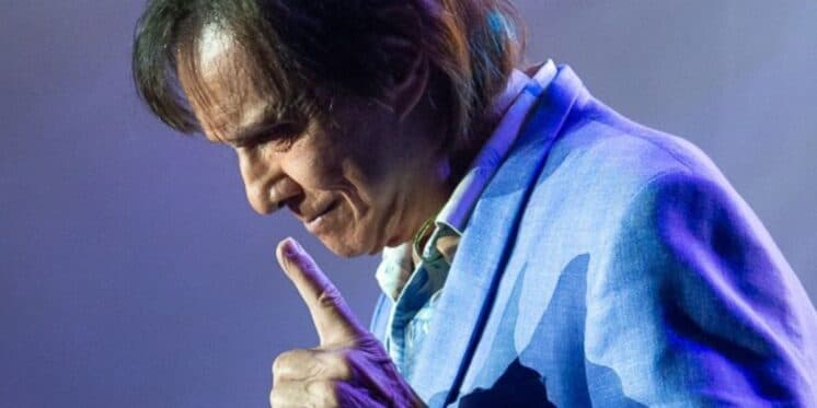 Apresentador da TV choca ao expor partes íntimas de Roberto Carlos, descreve tamanho e assume: "O pau do rei"