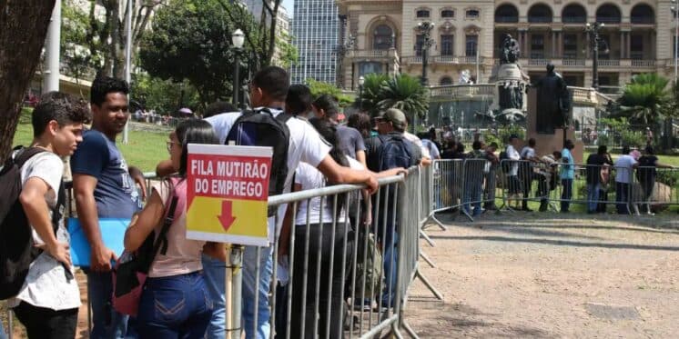 Seguro-Desemprego e mais: Pessoas acima de 59 anos que não trabalham garantem 3 presentões do governo em 2024