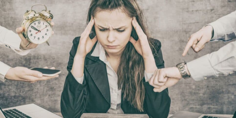Burnout é causado pelo grande excesso de trabalho, onde causa diversos outros problemas de saúde (Reprodução: Internet) Burnout é causado pelo grande excesso de trabalho, onde causa diversos outros problemas de saúde (Reprodução: Internet)