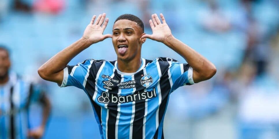 Gustavo Nunes renovou contrato com Grêmio - (Foto: Reprodução / Internet) Gustavo Nunes renovou contrato com Grêmio - (Foto: Reprodução / Internet)