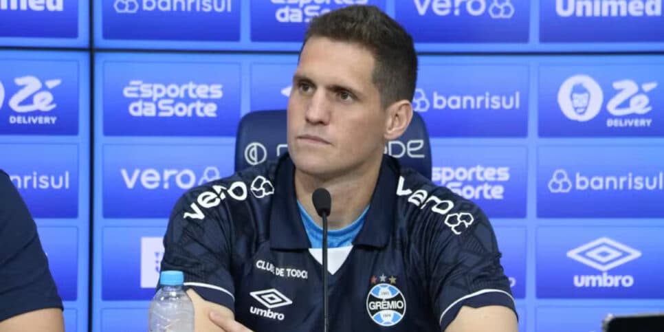 Rafael foi oficialmente apresentado no Grêmio — Foto: Gabriel Girardon/ge Rafael foi oficialmente apresentado no Grêmio — Foto: Gabriel Girardon/ge