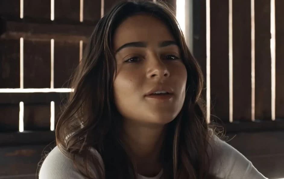 Sandra (Giullia Buscacio) em Renascer (Foto: Reprodução / Globo / Montagem TV Foco)
Sandra (Giullia Buscacio) em Renascer (Foto: Reprodução / Globo / Montagem TV Foco)