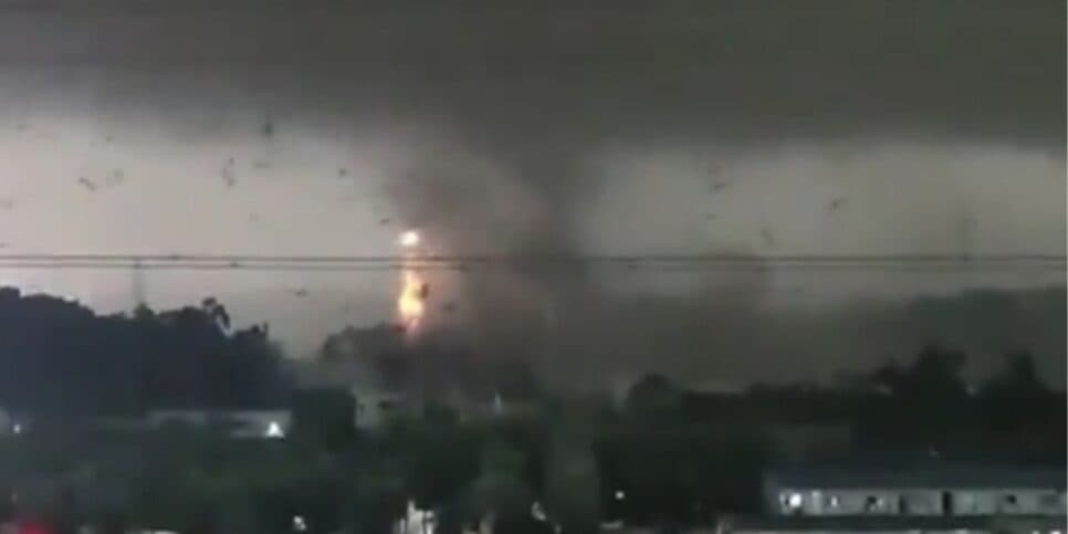 Imagens do tornado que atingiu o sul da China (Reprodução/Portal Rondon) Imagens do tornado que atingiu o sul da China (Reprodução/Portal Rondon)
