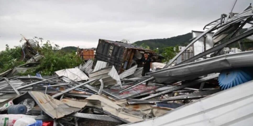 Entulhos por toda a cidade após tornado (Reprodução/Jornal Agora Itu) Entulhos por toda a cidade após tornado (Reprodução/Jornal Agora Itu)