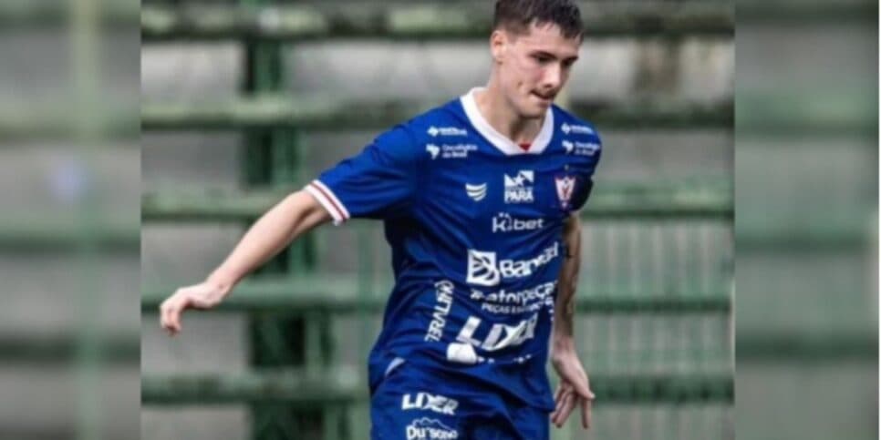 Afonso Rossa, zagueiro de 19 anos, morre de infarto - (Foto: Reprodução / Internet) Afonso Rossa, zagueiro de 19 anos, morre de infarto - (Foto: Reprodução / Internet)