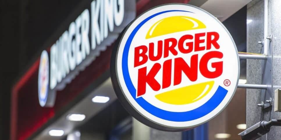 Comunicado do Burger King confirma hambúrguer e batata GRÁTIS para quem fizer isso na sexta-feira (31)