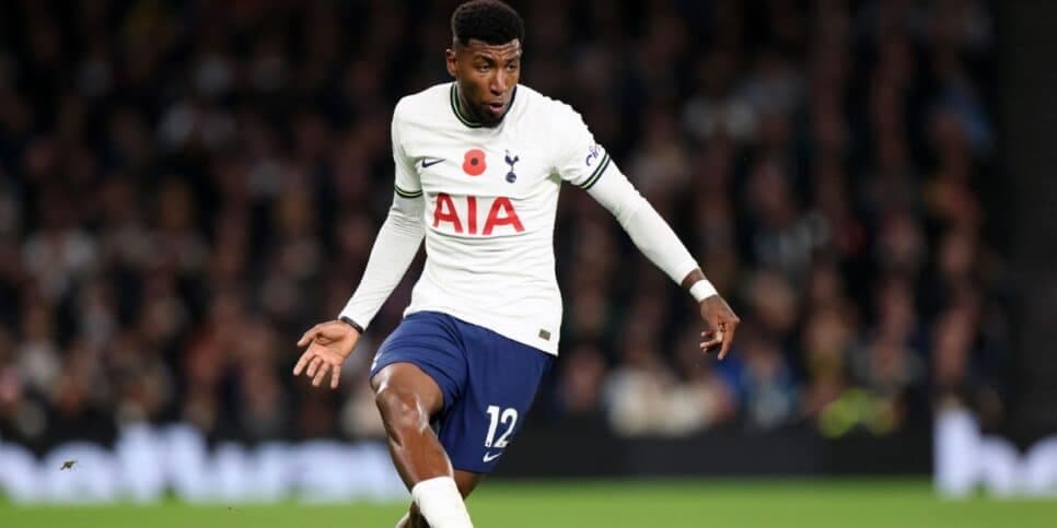 O lateral direito hoje veste a camisa do Tottenham da Inglaterra (Reprodução: Tottenham/Divulgação) O lateral direito hoje veste a camisa do Tottenham da Inglaterra (Reprodução: Tottenham/Divulgação)