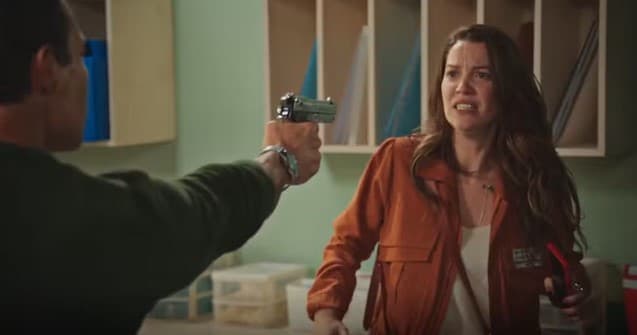 Vênus na mira de Mathias em Família é Tudo (Foto: Reprodução / Globo) Vênus na mira de Mathias em Família é Tudo (Foto: Reprodução / Globo)