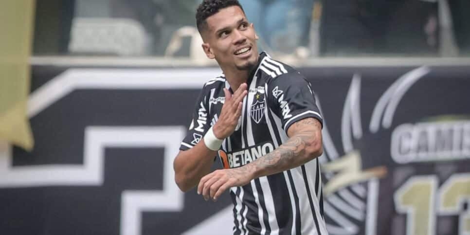 Venda de Paulinho tem 3 bombas no Atlético - (Foto: Reprodução / Internet) Venda de Paulinho tem 3 bombas no Atlético - (Foto: Reprodução / Internet)