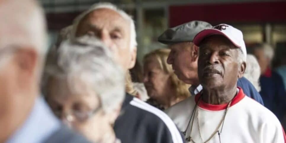 Pacote com 3 isenções e fim das contas confirmado: Idosos 60+ garantem benefícios até 2025