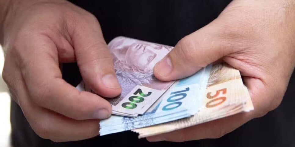 Salário mínimo do RS chega a bater perto da casa dos R$2 mil (Reprodução: Internet) Salário mínimo do RS chega a bater perto da casa dos R$2 mil (Reprodução: Internet)