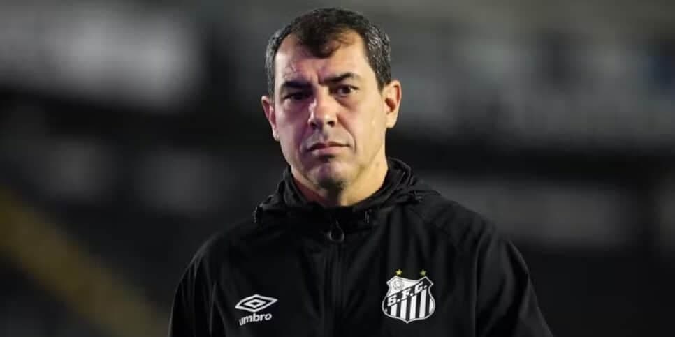 Teixeira em desespero: Titular absoluto de Carille no Santos não perdoa e dá adeus ao Peixe