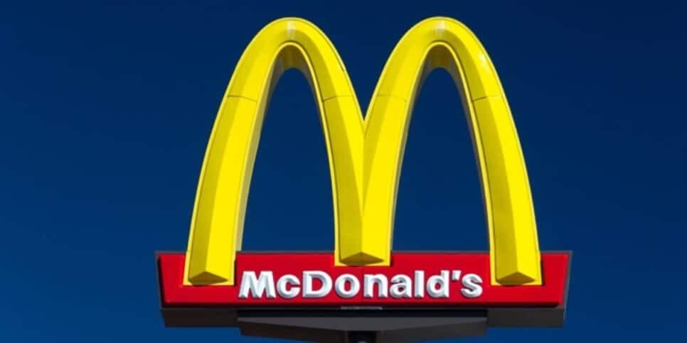 Rival N°1 do McDonald's tem portas lacradas após nojeira escancarada