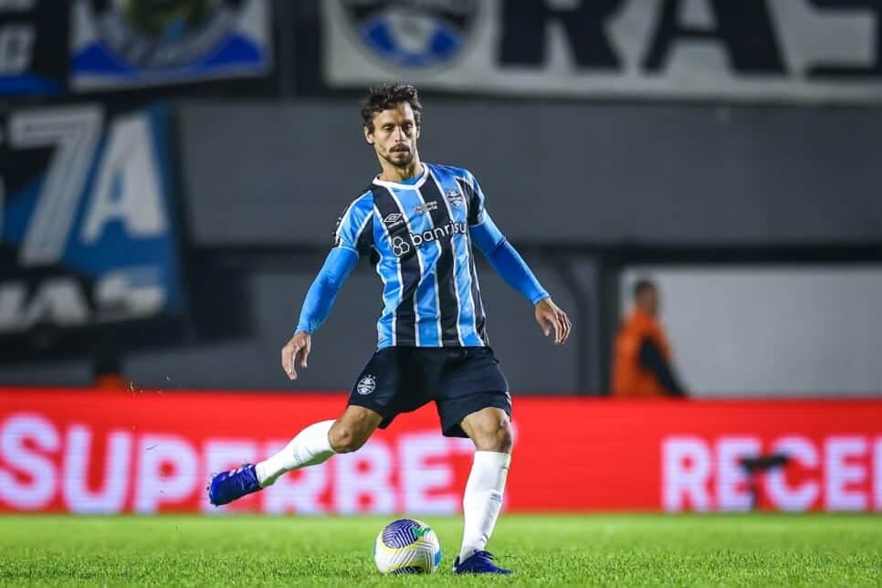 Rodrigo Caio pode ajudar Renato Gaúcho (Foto: Lucas Uebel/Grêmio) Rodrigo Caio pode ajudar Renato Gaúcho (Foto: Lucas Uebel/Grêmio)