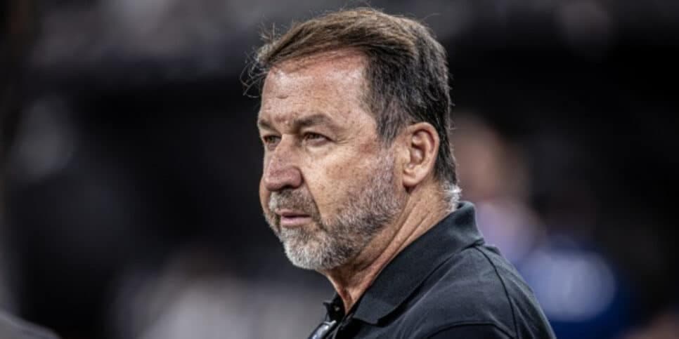 Não joga mais no Flamengo: Augusto Melo libera PIX e Corinthians se arma para contratar craque de R$4,5 milhões