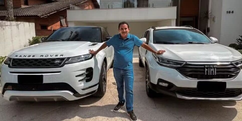 Lá ele! O artista ao lado de suas conquistas: Range Rover e Fiat Strada, adquirida em março de 2024 (Foto: Reprodução/ Instagram) Lá ele! O artista ao lado de suas conquistas: Range Rover e Fiat Strada, adquirida em março de 2024 (Foto: Reprodução/ Instagram)