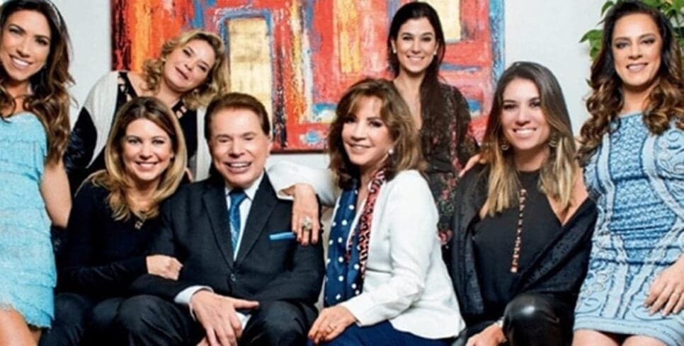 O fundador do SBT, Íris Abravanel e as 6 filhas (Foto: Reprodução) O fundador do SBT, Íris Abravanel e as 6 filhas (Foto: Reprodução)