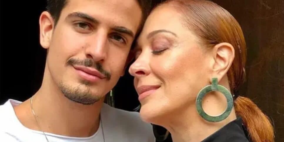 Claudia Raia responde sobre polêmica íntima com o filho: “Quanta gente careta''