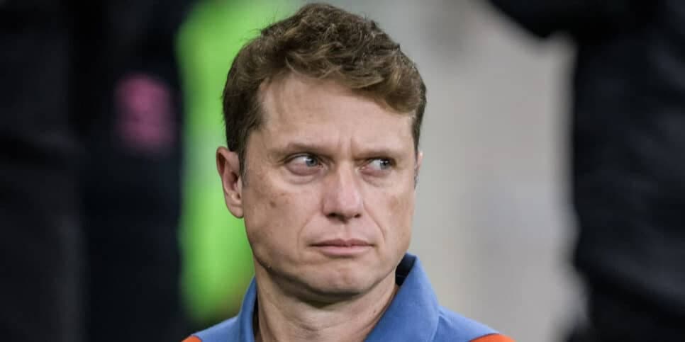 Demissão de Seabra e rasteira em John Textor: Cruzeiro libera PIX pra assinar com treinador do Botafogo